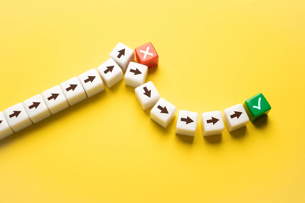 An image illustrating which path to avoid to be successful.
