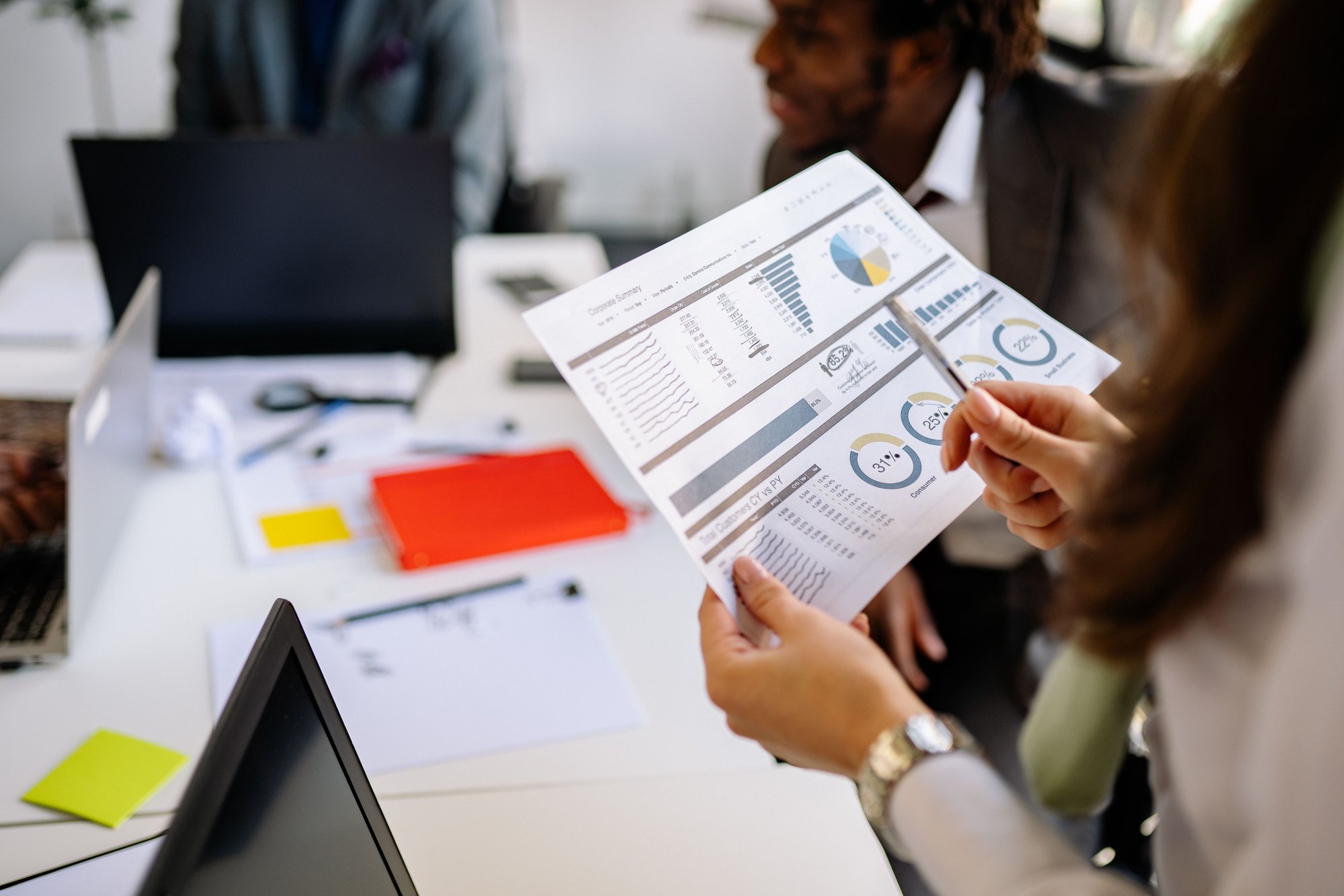Sales manager meeting with an employee to review performance metrics and documented expectations, representing structured accountability and performance improvement.