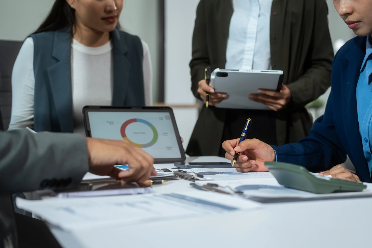 Insurance agency owner discussing lead performance with a vendor, reviewing traffic mix, competition, filters, contact rates, and cost per sale.