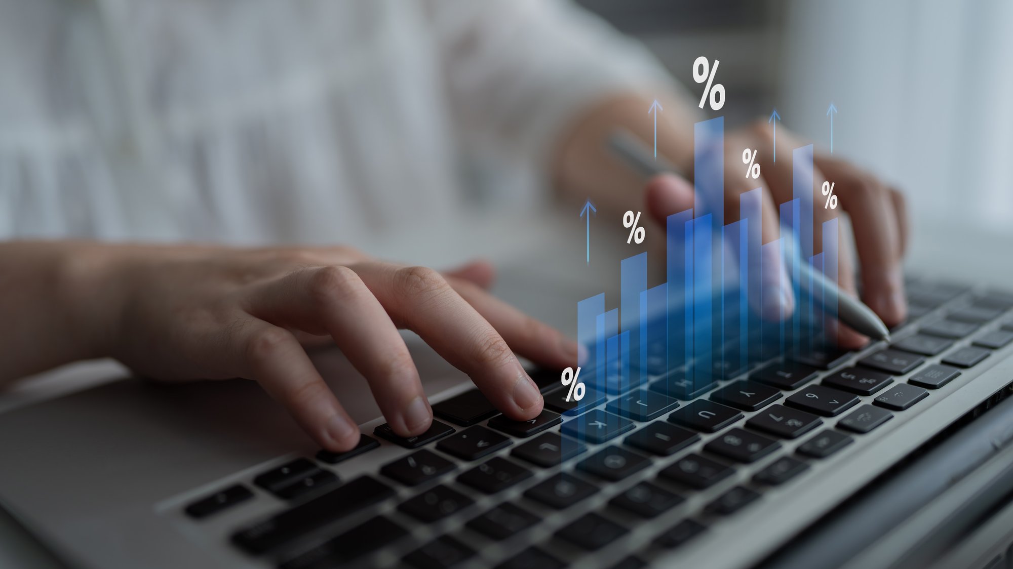 Sales performance benchmark chart comparing contact rate, quote rate, and close rate targets with actual results.